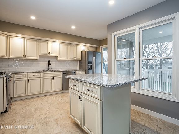 4th image of 1575 Newcastle Ln