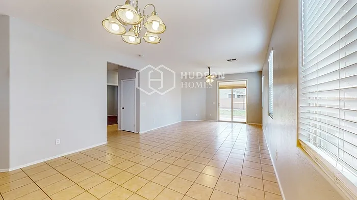 7429 W Saint Catherine Ave — Photo 7