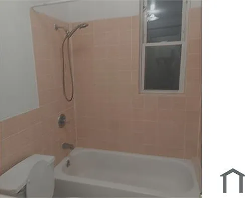 207 Bayview Ave — Photo 1