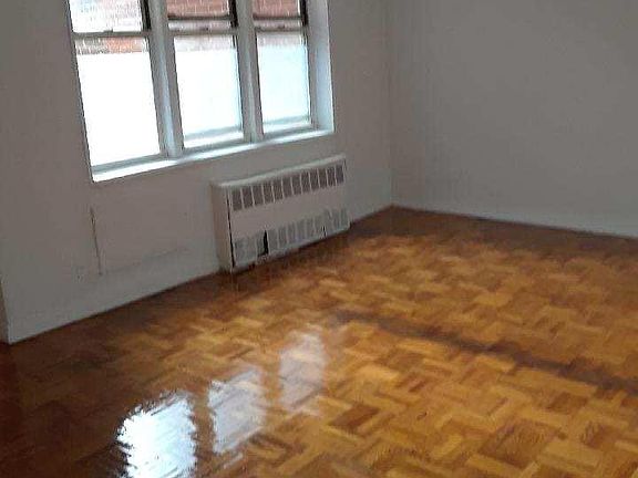 5th image of 14430 Roosevelt Ave Floor 2