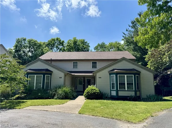 2288 Pine Top Ct, Akron, OH 44319