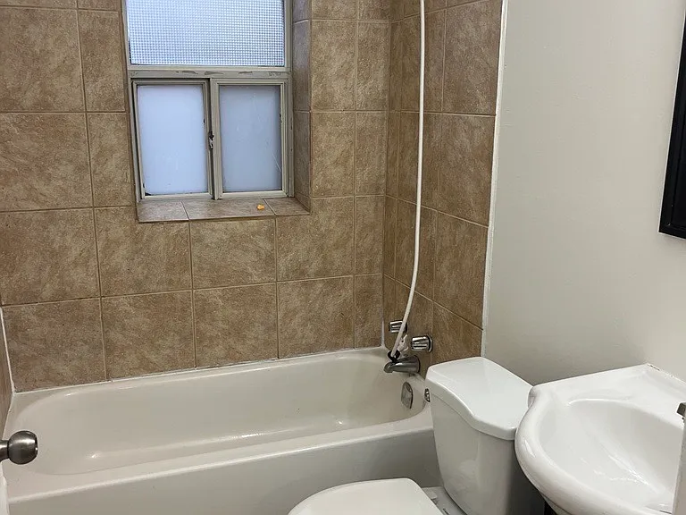 372 Wellington Hts #14 — Photo 2