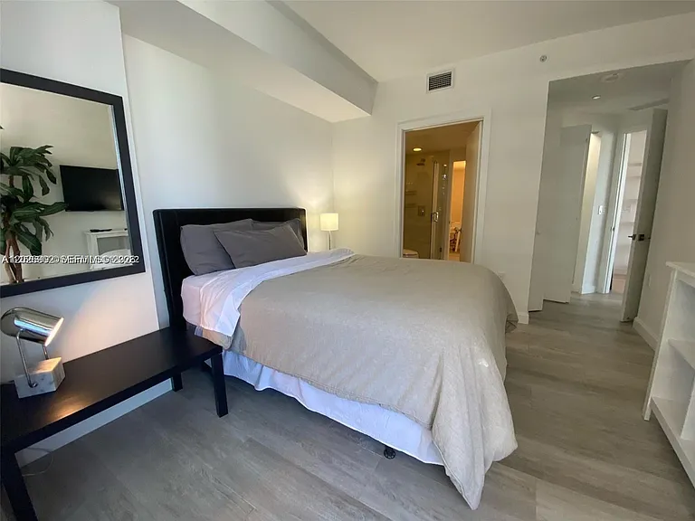 55 SW 9th St #3001 — Photo 13