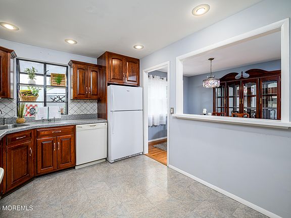 4th image of 409 Fairfield Way