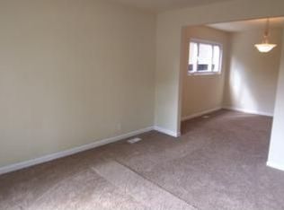 302 Tanglewood Dr, Streamwood, IL 60107