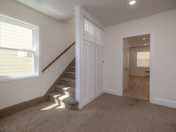 5th image of 39 Hurden St