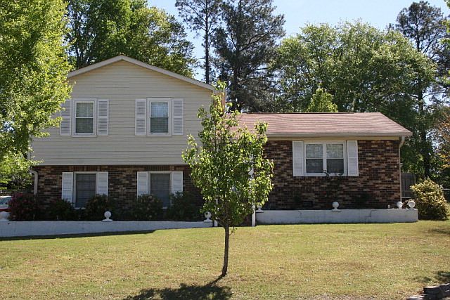 1st image of 260 Oak Lake Dr