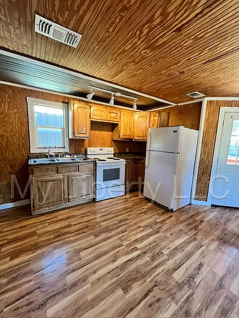 2 bed, 700 sqft, $825 — Photo 4