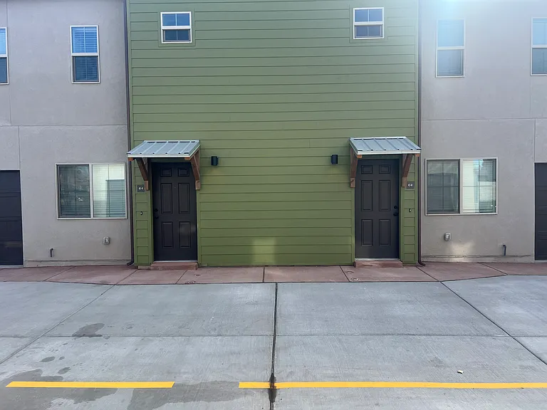 2 Bed Contemporary Town Homes in Fantastic North Valley Community — Photo 4