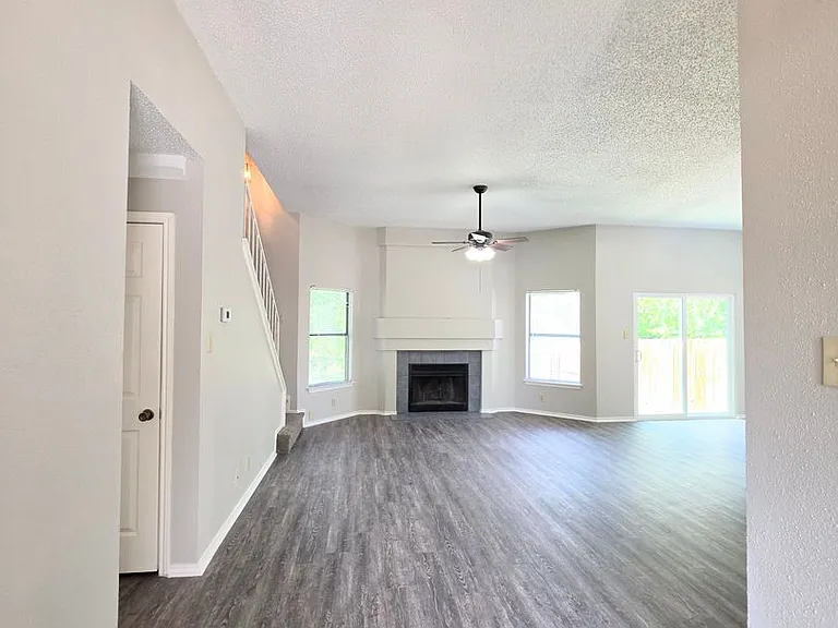 8562 Serene Ridge Dr — Photo 3