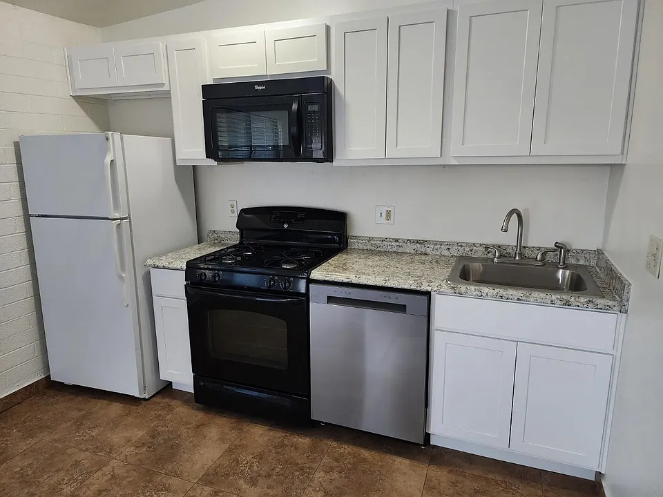 902 S Kenwood Cir #4