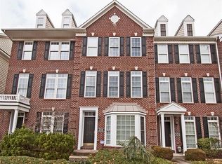 206 Park Square Ln, Pittsburgh, PA 15238