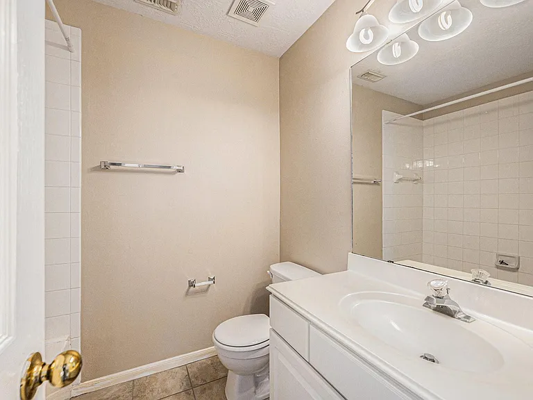 2710 Grants Lake Blvd #E3 — Photo 24
