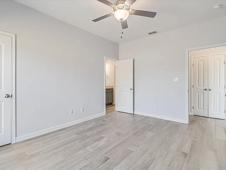 15501 Escapade St — Photo 27