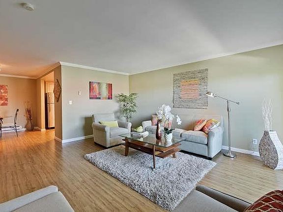 3rd image of 1031 Crestview Dr APT 306