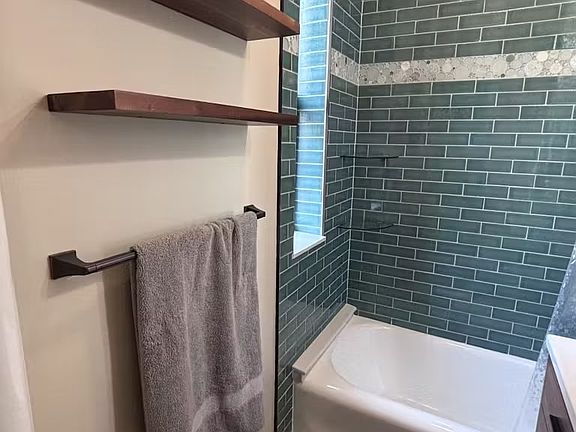 5th image of 461 W 44th St APT 4D