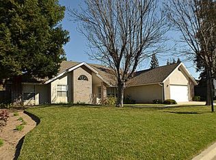 521 W Bedford Ave, Clovis, CA 93611