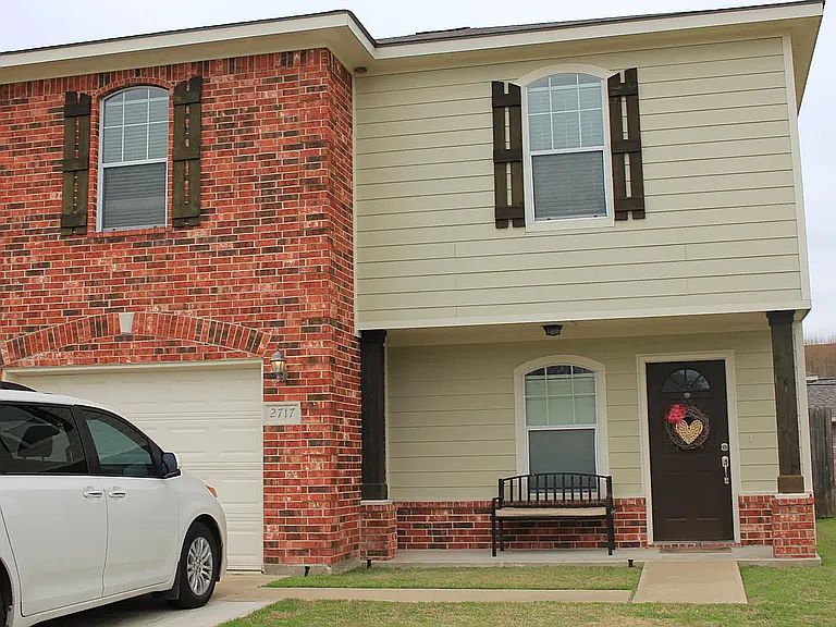 1st image of 2717 Horse Haven Ln