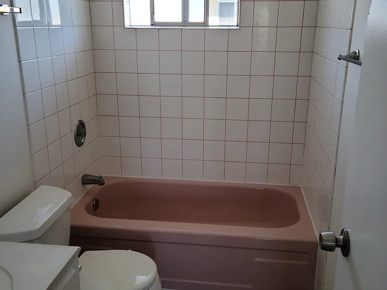 1820 Santa Clara Ave #403 — Photo 10