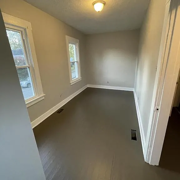 221 N Cherry St — Photo 10