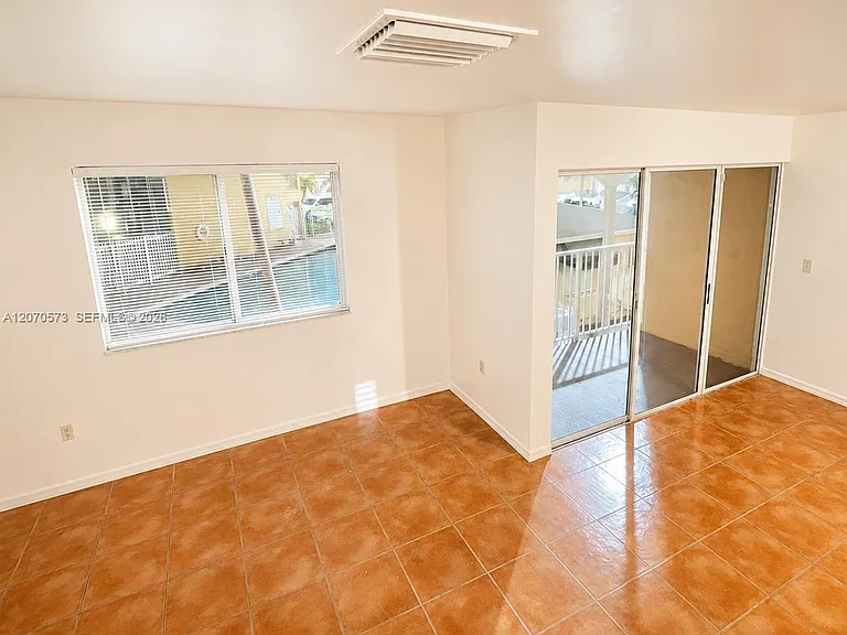6235 Kendale Lakes Cir #239 — Photo 8