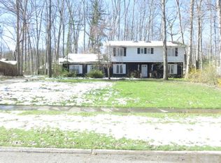 8698 Hollis Ct, Brecksville, OH