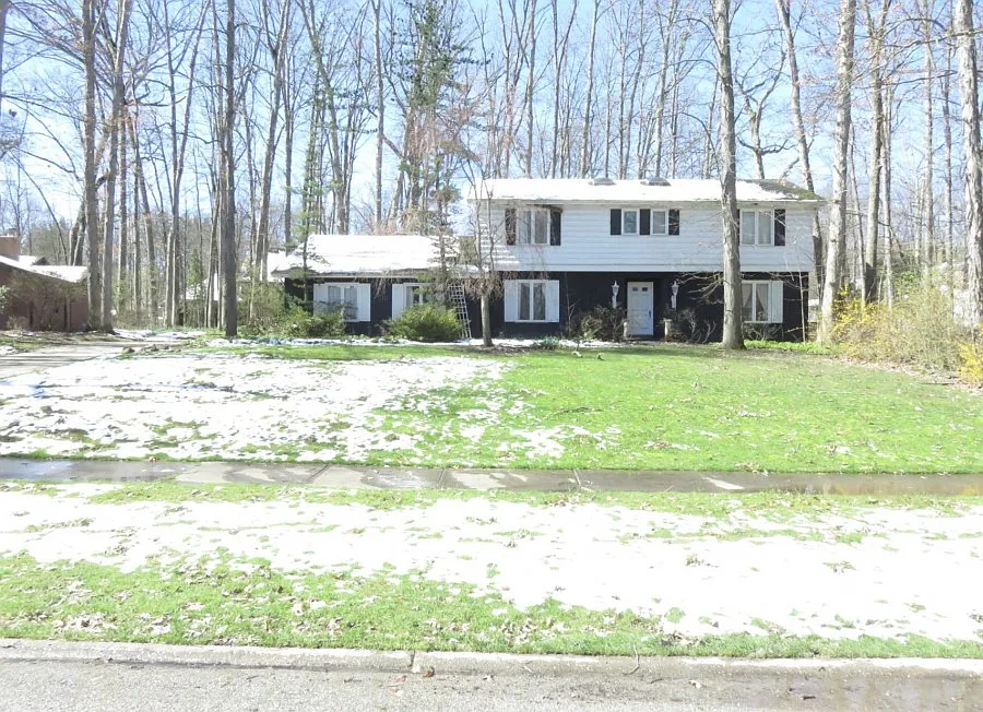 8698 Hollis Ct photo 1