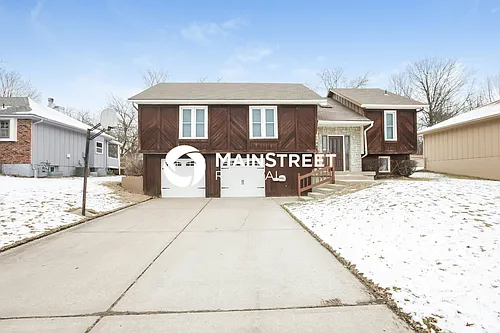 1732 NE Ridgeview Dr Photo 1
