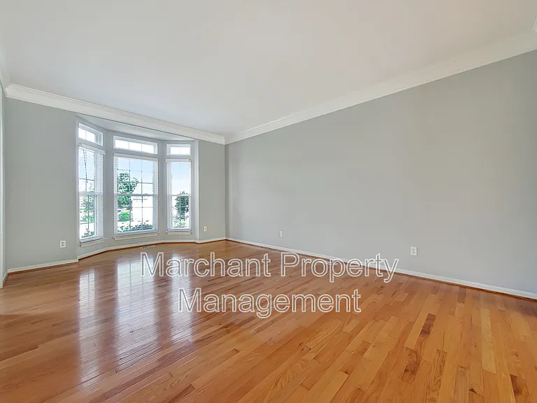 15 Silverthorn Ct — Photo 7