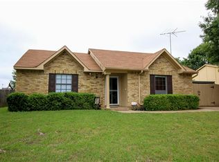 3717 Seven Gables St, Fort Worth, TX 76133