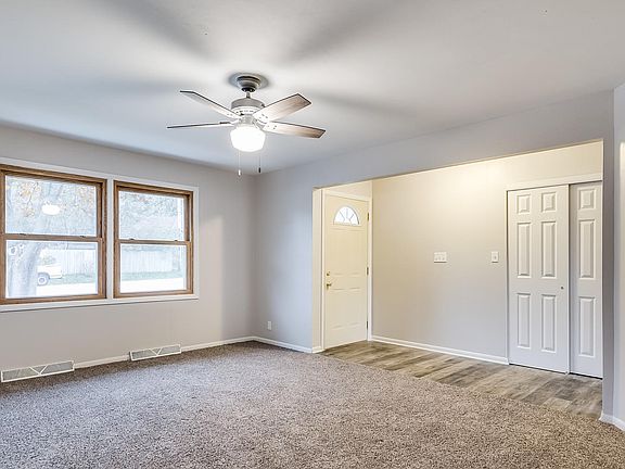 5502 Carriage Hills Dr Mount-large-005-9