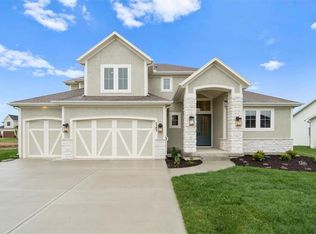 4270 Lake Shore Ct, Basehor, KS 66007
