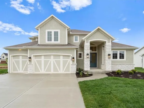 4270 Lake Shore Ct, Basehor, KS 66007