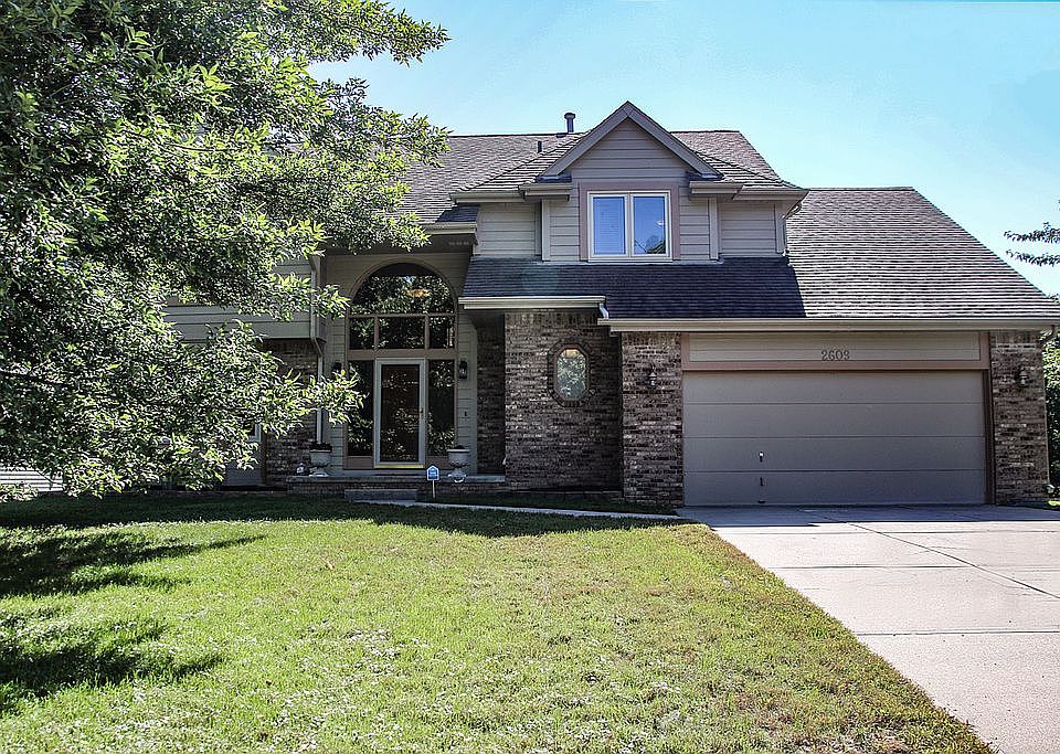 1st image of 2609 Blackhawk Dr