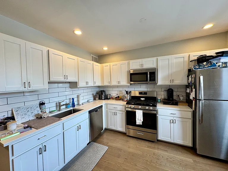 2022 W Division St #2B — Photo 7