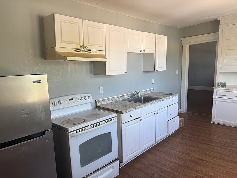 89 E Washington Ave #5 — Photo 1