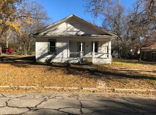 719 3rd St SW, Paris, TX 75460