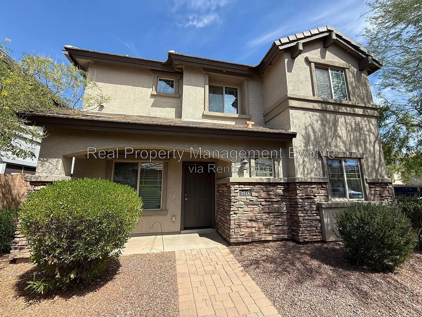 3 bed, 2.5 bath, 1720 sqft, $2,095 — Photo 2