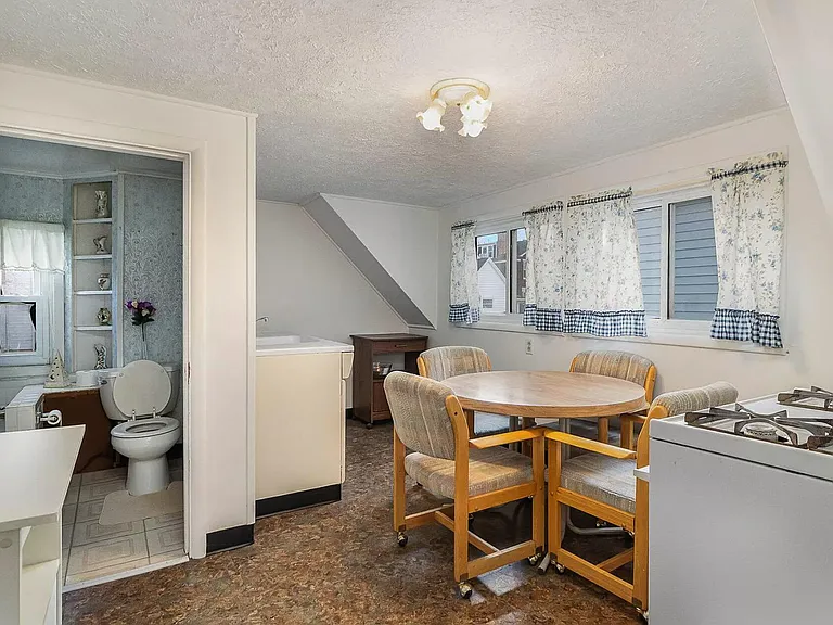 447 Washington Ave #B — Photo 4