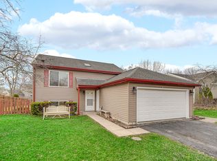 911 Wembley Dr, Island Lake, IL 60042