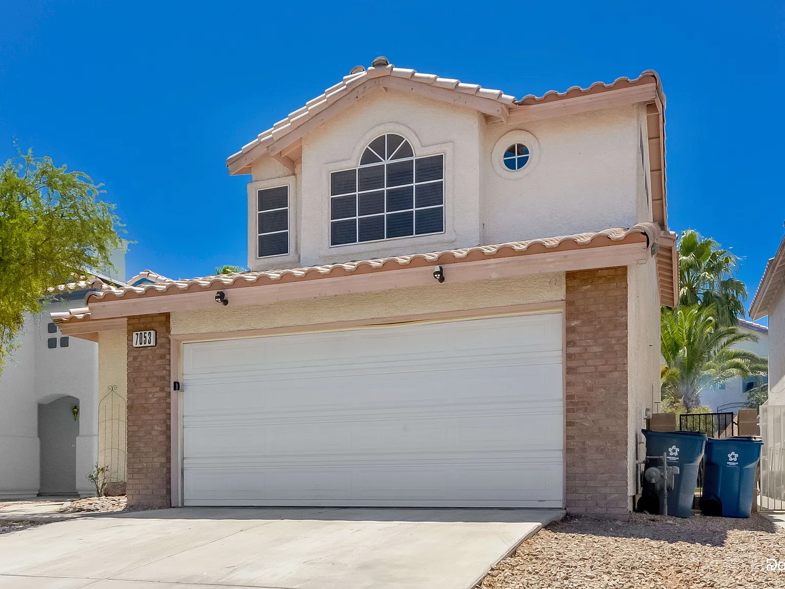 3 bed, 3.0 bath, 1622 sqft, $2,455 — Photo 2
