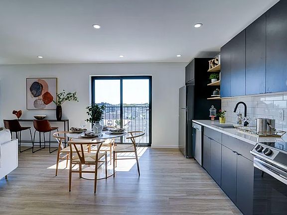 2nd image of 556A Market St #1B