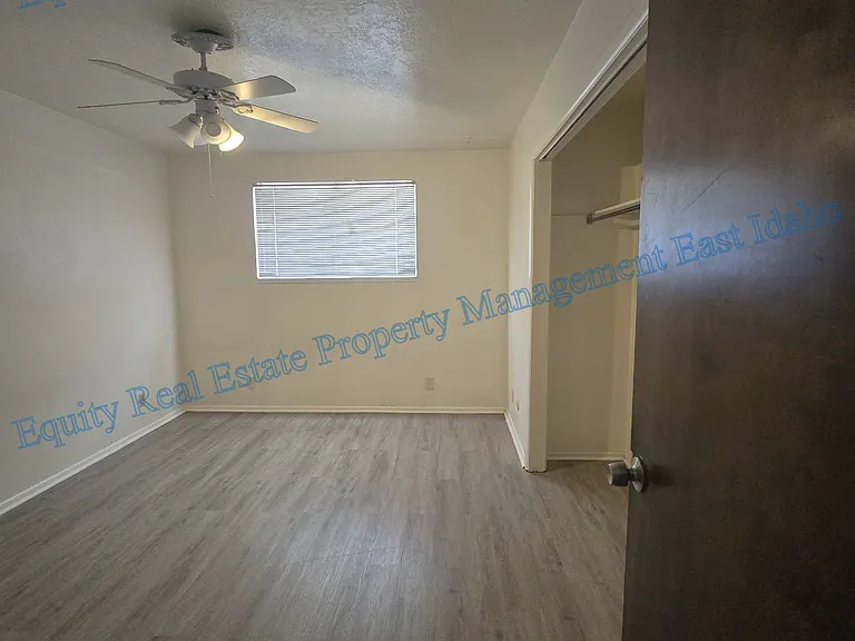 ID - 848, 852, 854, 856 Bryan Rd - LB - 854 — Photo 11