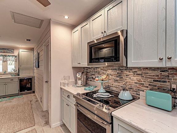 5th image of 108 Los Cedros Dr