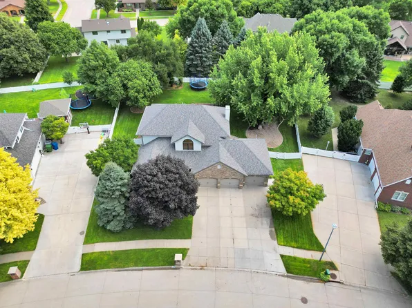 12 21st Avenue Pl, Kearney, NE 68845