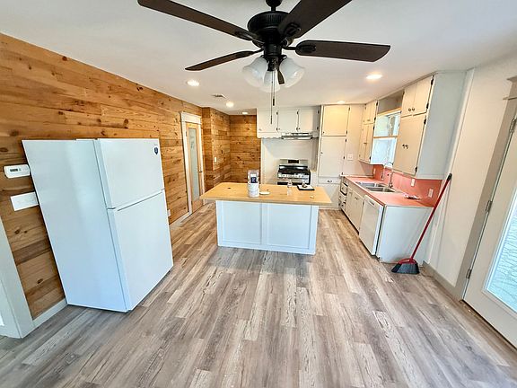 3rd image of 402 Bonner St