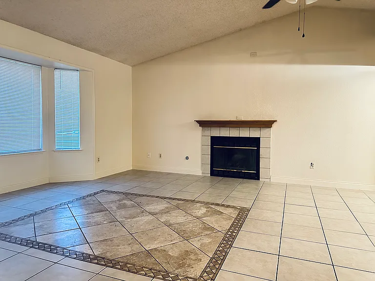 1270 Hawthorn St — Photo 7