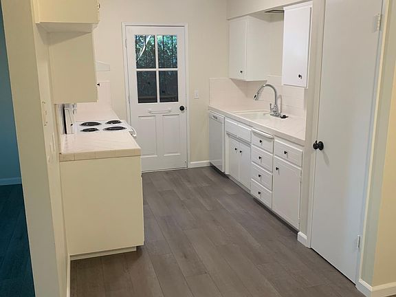 2nd image of 4921 N Vagedes Ave #101
