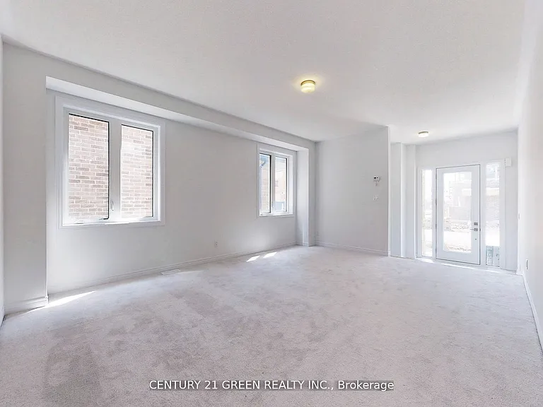 1000 Andrew Murdoch St — Photo 4