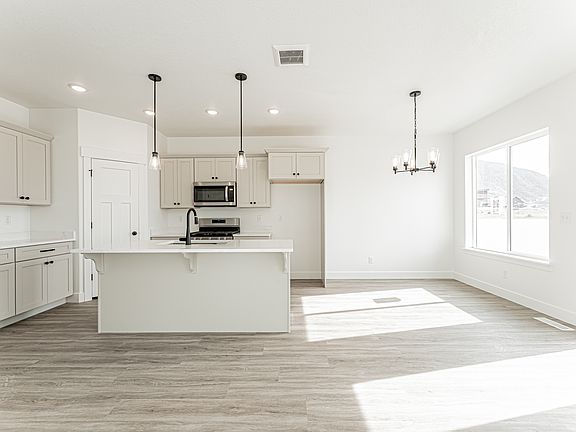 5th image of 4774 S Alder Dr